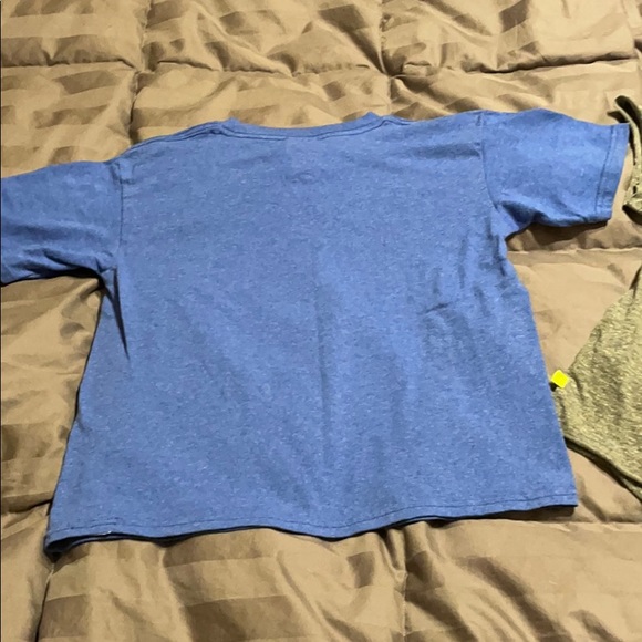 Lot of 2 Graphic Tees - Picture 8 of 8